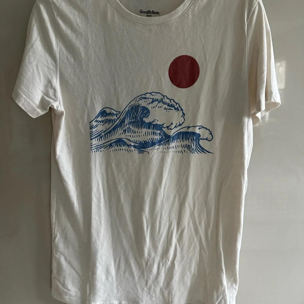 Goodfellow & Co Off White Blue Waves Tee - Picture 2 of 6